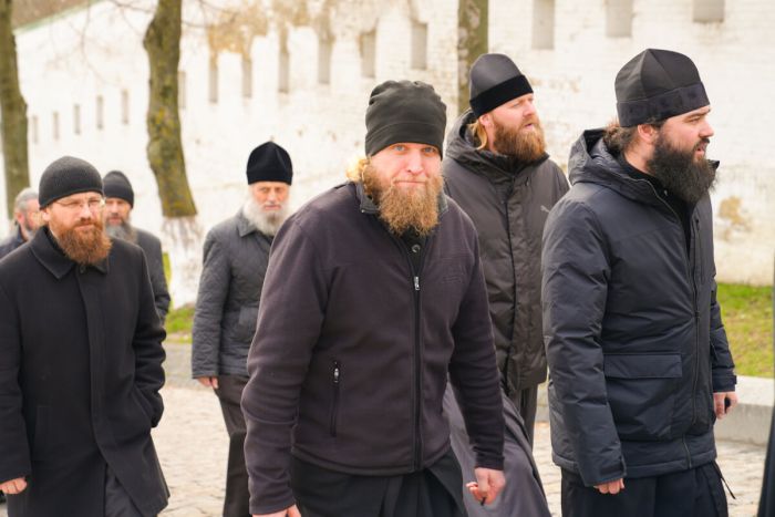 З&nbsp;лаврською&nbsp;братією