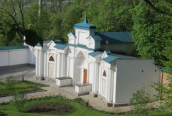 На честь прп. Антонія і Феодосія Печерських ставропігійний чоловічий скит (м. Святогірськ, Донецька обл.)