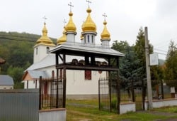 На честь Почаївської ікони Божої Матері чоловічий монастир (смт. Чинадійово, Закарпатська обл.)