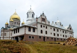 На честь вмч. Іоана Сочавського жіночий монастир (смт. Красноїльськ, Чернівецька обл.)