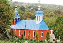 На честь прп. Паїсія Величковського ставропігійний чоловічий монастир (с. Морозівка, Крим )