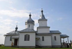 На честь ікони Божої Матері "Живоносне Джерело" Федоринський чоловічий монастир (с. Масевичі (урочище "Федорине"), Рівненська обл.)