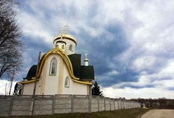 На честь ікони Божої Матері "Живоносне Джерело" жіночий монастир (с. Завалійки, Хмельницька обл.)