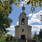 На честь Всіх святих чоловіче подвір'я